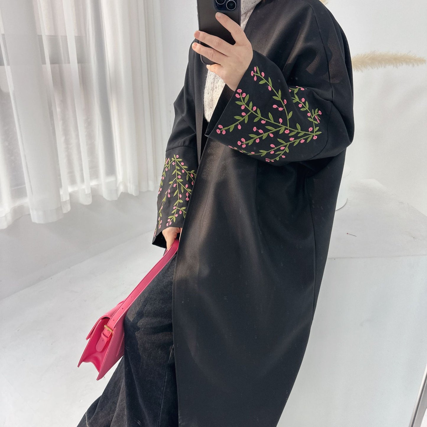 Kimono Ayane de Dubai Brodée avec Motifs de Fleurs 🌺