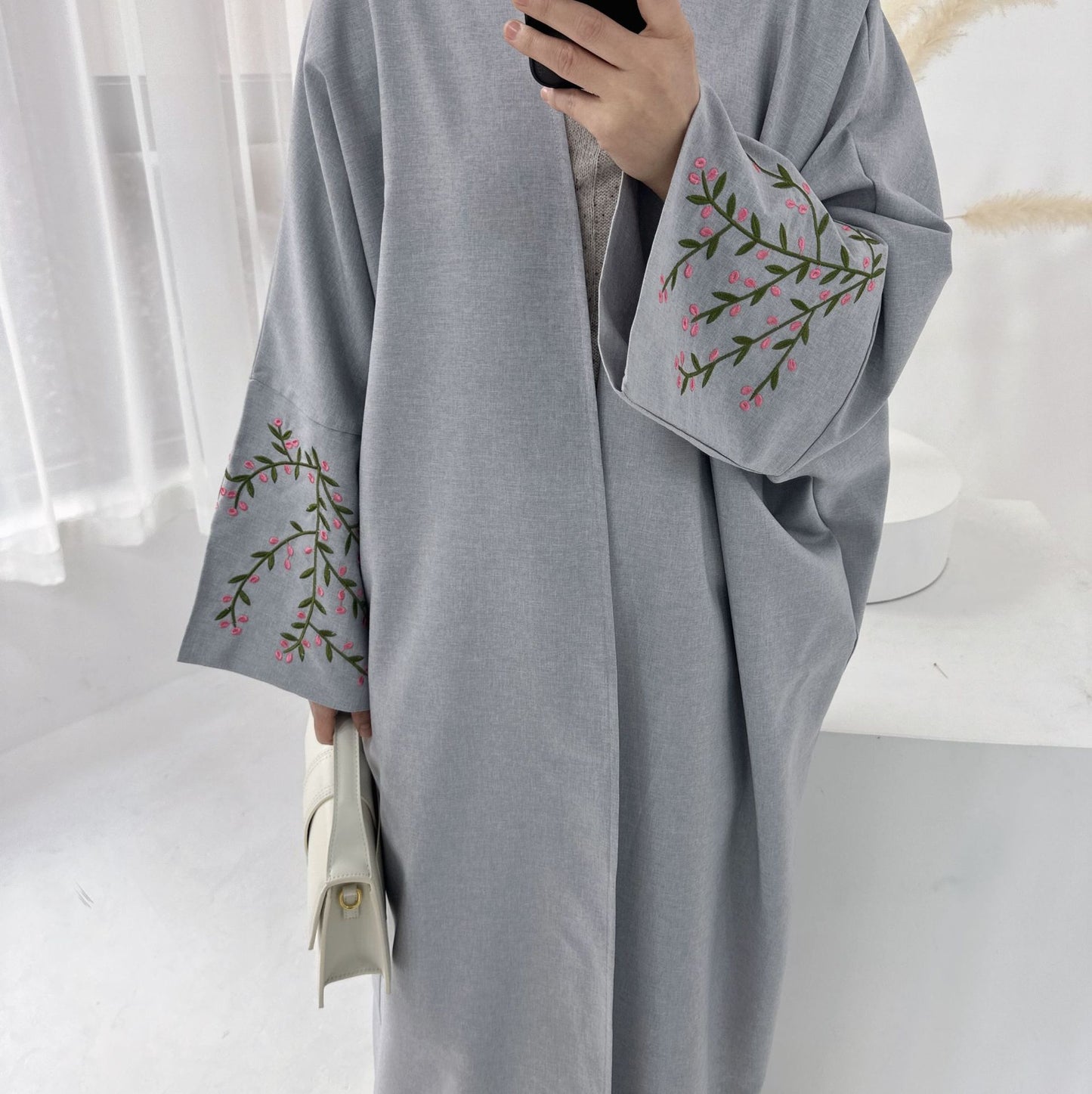 Kimono Ayane de Dubai Brodée avec Motifs de Fleurs 🌺